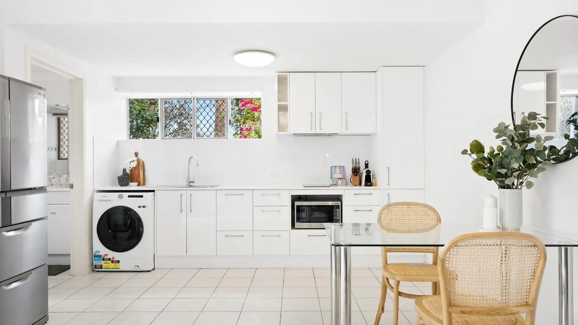 Elegant 1-Bed With Patio Overlooking Nature Albany Creek 0*,  Australia