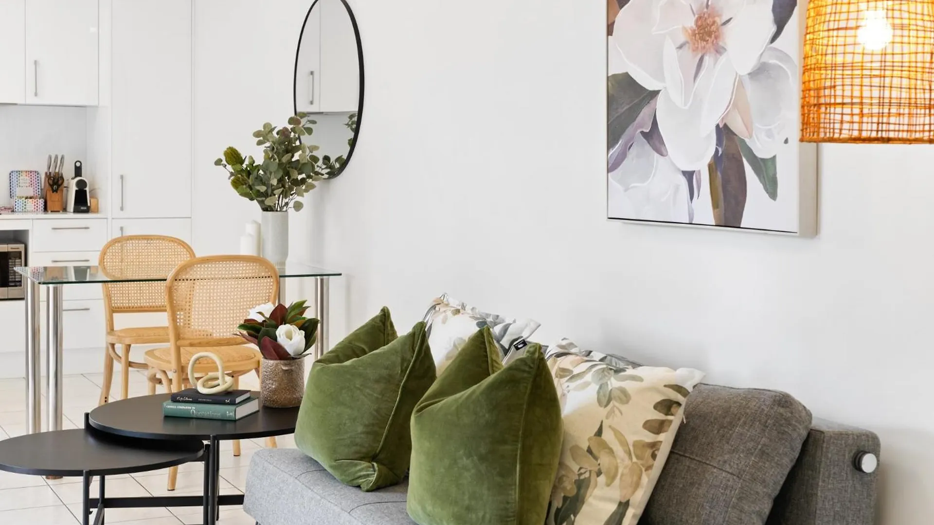 Elegant 1-Bed With Patio Overlooking Nature Albany Creek